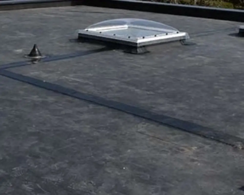 Flat roof with a skylight, serviced by Hefferan